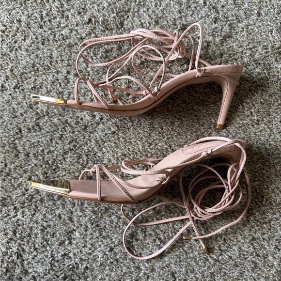 Schutz Gold Pointed Toe Lace-Up Beige Pink Strappy Heels Size 8.5 Leather - Picture 2 of 4
